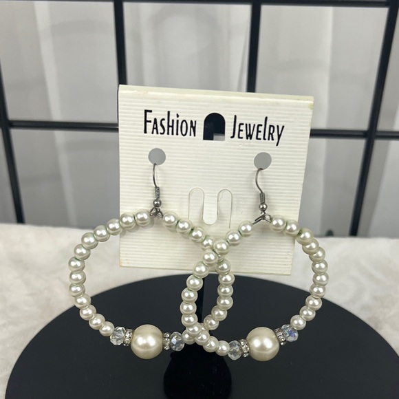 VINTAGE PIERCED DROP EARRINGS WITH PEARLS AND RHINESTONES - Picture 3 of 6